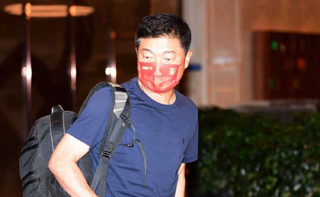 在现场嘉宾、挑战参与者和观众的共同见证下,由69位影迷志愿者历时26小时完成的61平方米《阿凡达:水之道》电影票拼图成功认证“最大的电影票拼图(图案)”吉尼斯世界纪录™荣誉